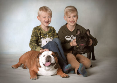 Børnefoto søskende med hunde