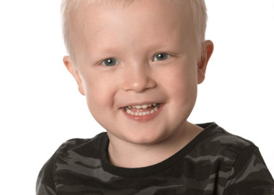 de billige smilende dreng